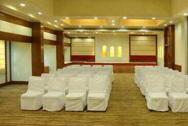 هتل Golden Tulip Lucknow