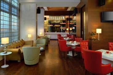 هتل Golden Tulip Lucknow