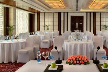 هتل Golden Tulip Lucknow