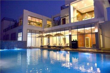 هتل Golden Tulip Lucknow