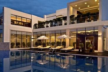 هتل Golden Tulip Lucknow