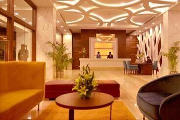 هتل Golden Tulip Lucknow