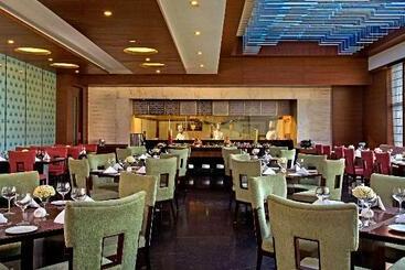 هتل Golden Tulip Lucknow