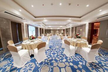 هتل Golden Tulip Lucknow