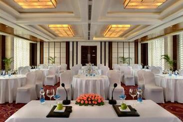 هتل Golden Tulip Lucknow