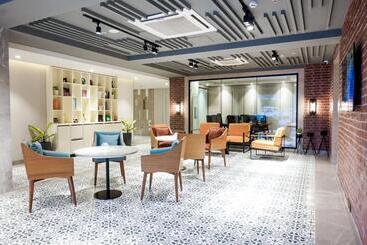 هتل Golden Tulip Lucknow