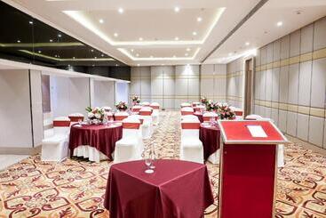 هتل Golden Tulip Lucknow