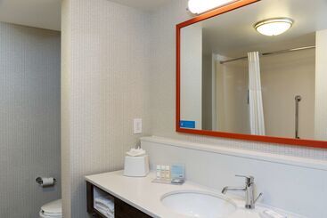 هتل Hampton Inn & Suites Fort Myers   Colonial Blvd