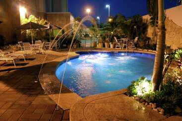 هتل Hampton Inn By Hilton Tampico Aeropuerto