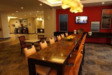 هتل Hampton Inn By Hilton Tampico Aeropuerto