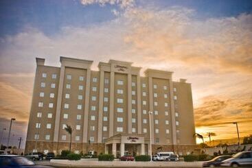 هتل Hampton Inn By Hilton Tampico Aeropuerto