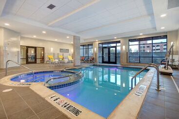 هتل Hilton Garden Inn Terre Haute