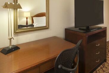 هتل Hilton Garden Inn Virginia Beach Town Center