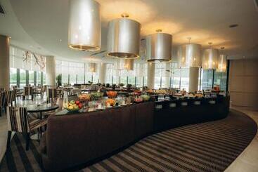 هتل Holiday Inn Abu Dhabi, An Ihg