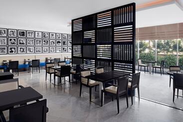 هتل Holiday Inn Express Dubai Airport, An Ihg