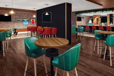 هتل Holiday Inn Express Dubai Airport, An Ihg