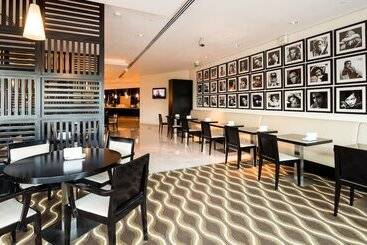 هتل Holiday Inn Express Dubai Airport, An Ihg