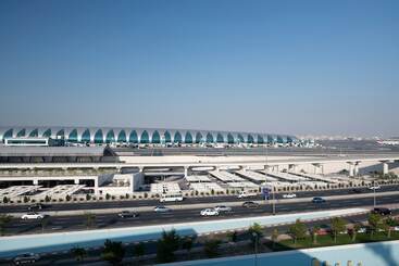 هتل Holiday Inn Express Dubai Airport, An Ihg