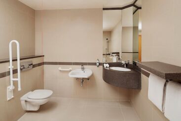 هتل Holiday Inn Express Dubai Airport, An Ihg