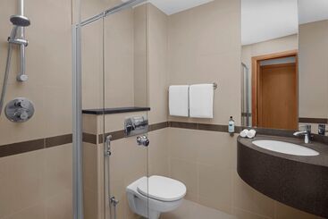 هتل Holiday Inn Express Dubai Airport, An Ihg