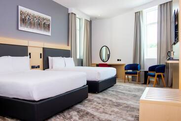 هتل Holiday Inn Express Dubai Airport, An Ihg