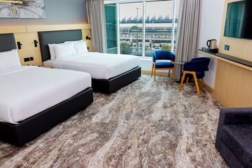 هتل Holiday Inn Express Dubai Airport, An Ihg