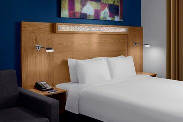 هتل Holiday Inn Express Dubai Airport, An Ihg