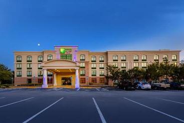 هتل Holiday Inn Express & Suites Bradenton East Lakewood Ranch, An Ihg