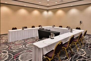 هتل Holiday Inn Kansas City Airport, An Ihg