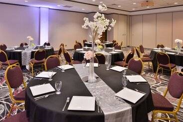 هتل Holiday Inn Kansas City Airport, An Ihg