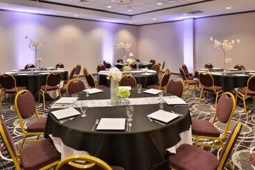 هتل Holiday Inn Kansas City Airport, An Ihg