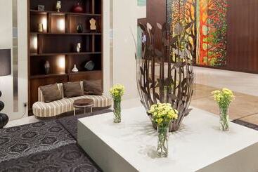 هتل Holiday Inn Mumbai International Airport, An Ihg
