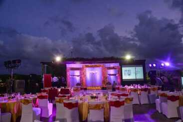 هتل Holiday Inn Mumbai International Airport, An Ihg