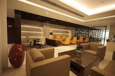 Hotel Holiday Inn Mumbai International Airport, An Ihg