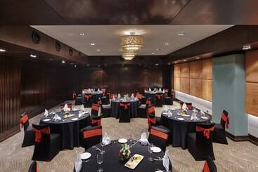 Hotel Holiday Inn Mumbai International Airport, An Ihg