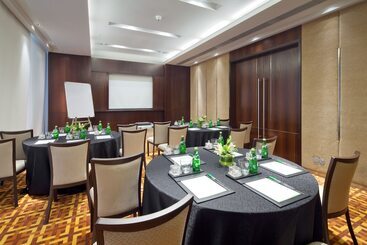 هتل Holiday Inn Mumbai International Airport, An Ihg