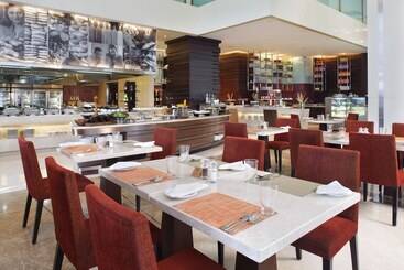 هتل Holiday Inn Mumbai International Airport, An Ihg