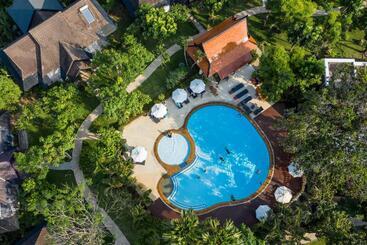 هتل Kamala Beach Estate Resort   Sha Extra Plus