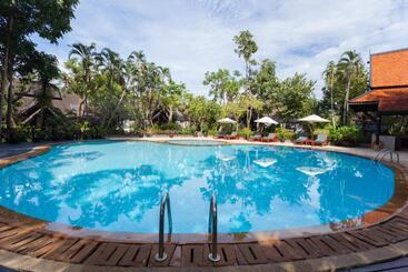 هتل Kamala Beach Estate Resort   Sha Extra Plus