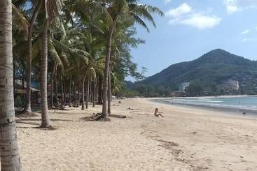 هتل Kamala Beach Estate Resort   Sha Extra Plus