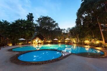 هتل Kamala Beach Estate Resort   Sha Extra Plus