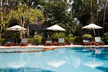هتل Kamala Beach Estate Resort   Sha Extra Plus