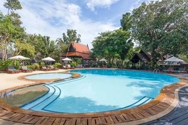 هتل Kamala Beach Estate Resort   Sha Extra Plus