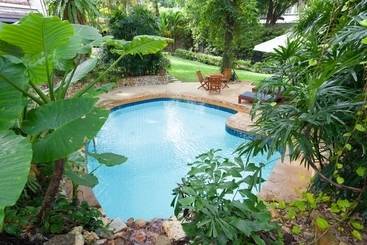 هتل Kamala Beach Estate Resort   Sha Extra Plus