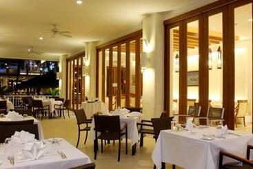 Kantary Beach Hotel Villas & Suites
