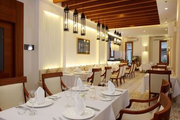 Kantary Beach Hotel Villas & Suites