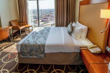 هتل Montreal Barsha
