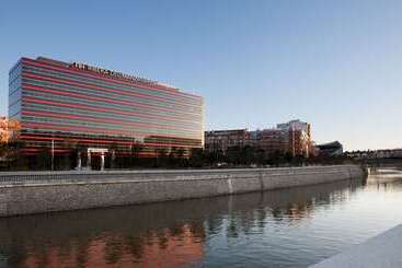 هتل NH Madrid Ribera Del Manzanares