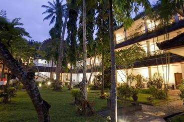 هتل Puri Saron Senggigi