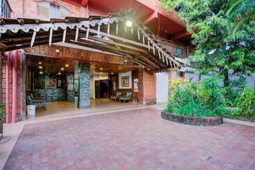 هتل Sea Breeze Beach Resort Candolim Goa